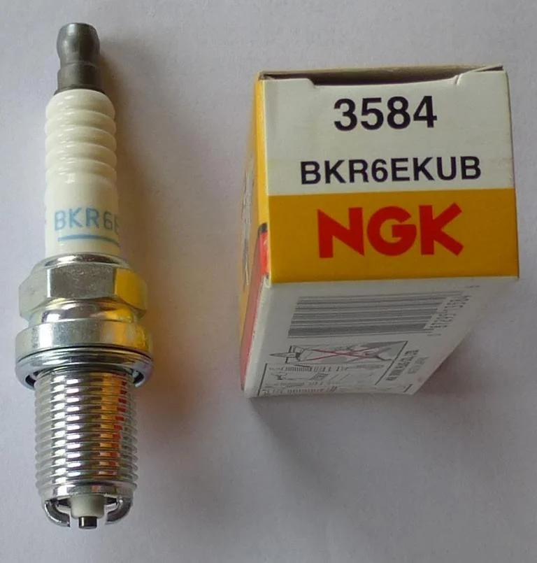 Свічка запалювання AUDI A4, A6, VW PASSAT